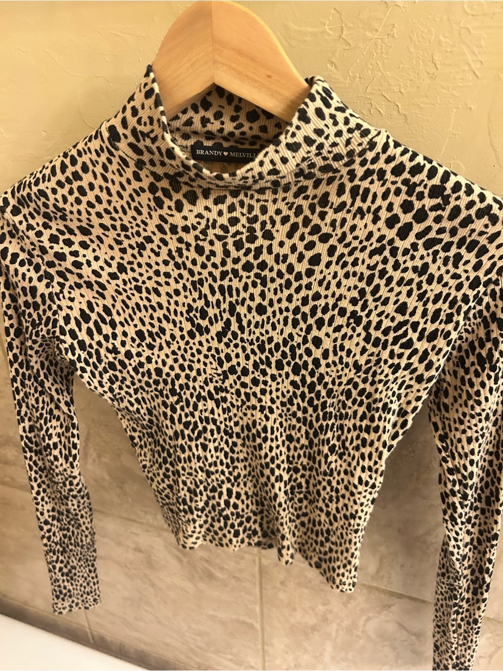 Brandy Melville Leopard Mock Neck Long Sleeve Top - Beige/Black - Picture 3 of 3